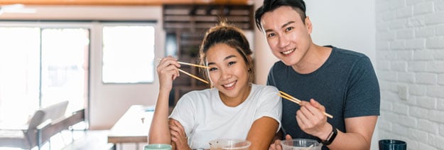 asian_couple_eating_noodles_625x211_v2